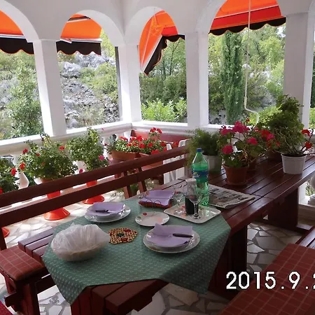 Guest house Vila Jadranka And Omisalj
